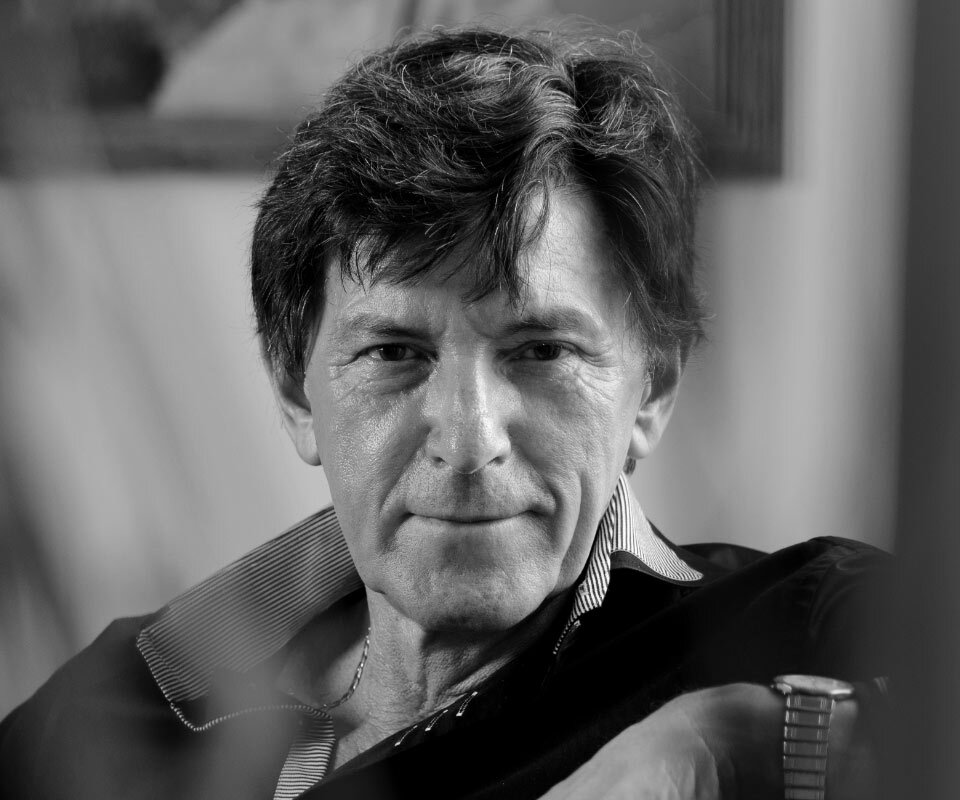 Dr Des Fernandes